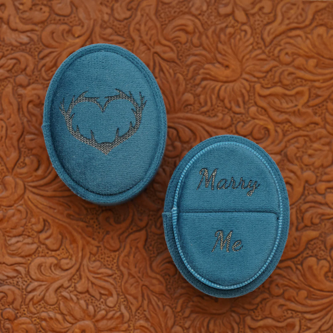 Antler Love Velvet Ring Box - Image 3
