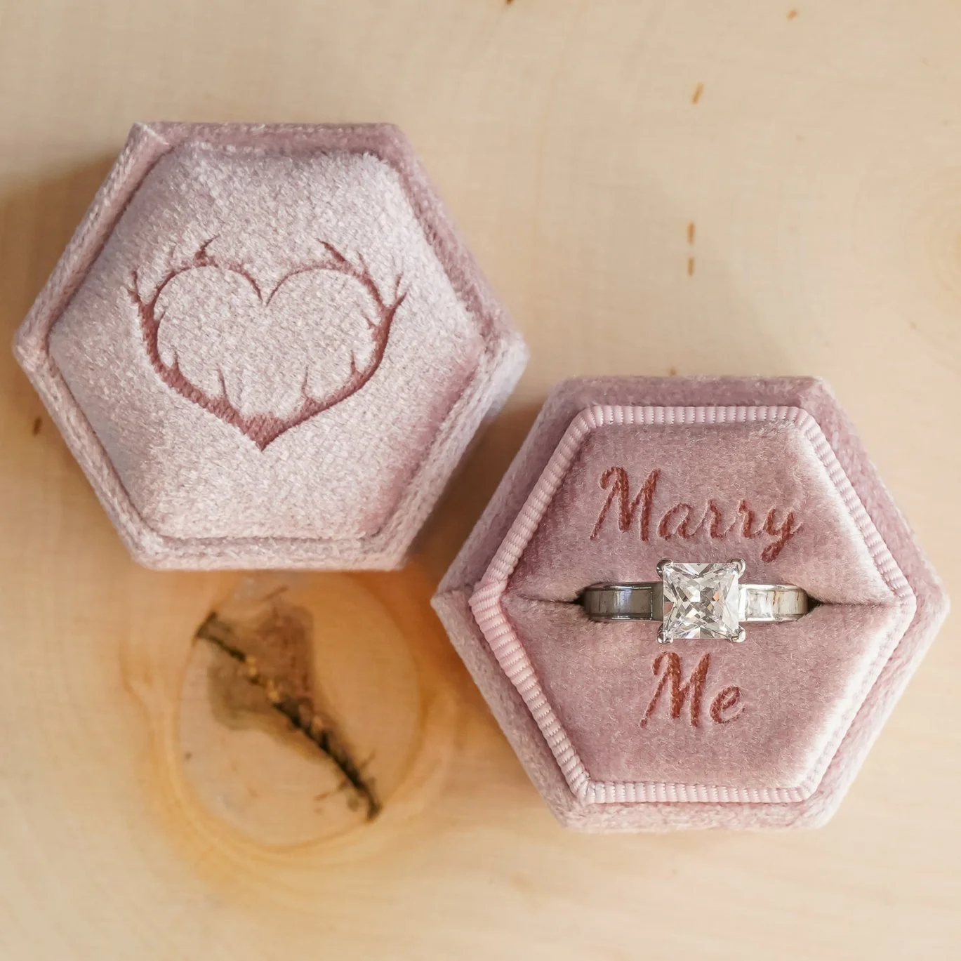 Antler Love Velvet Ring Box - Image 4
