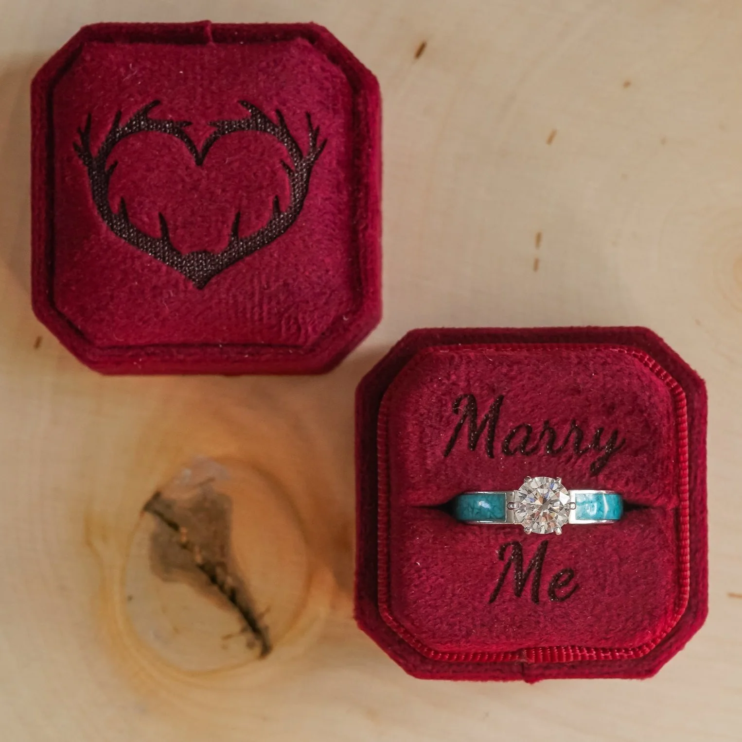 Antler Love Velvet Ring Box - Image 7