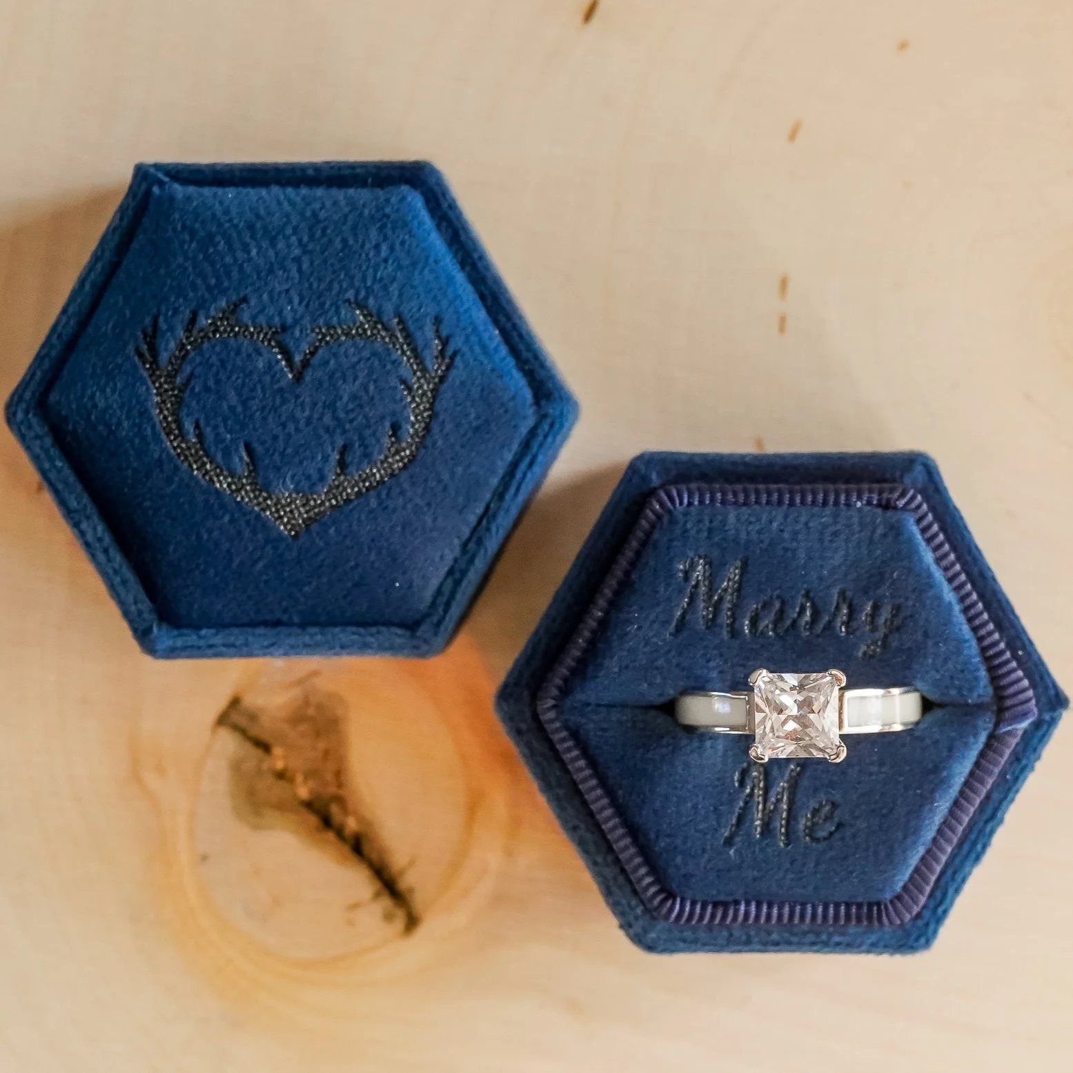Antler Love Velvet Ring Box - Image 9